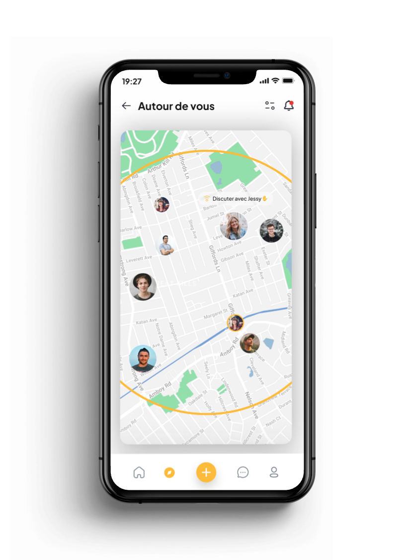 Un cellulare con una mappa che mostra un gruppo di persone.